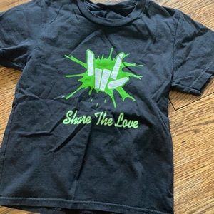 Share the Love shirt size 5